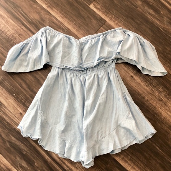 ❌❌ SOLD ❌❌ Fashion Nova Off Shoulder Ruffle Romper - Picture 4 of 8